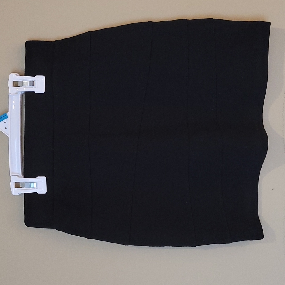 NWOT  SWS Women skirt small size